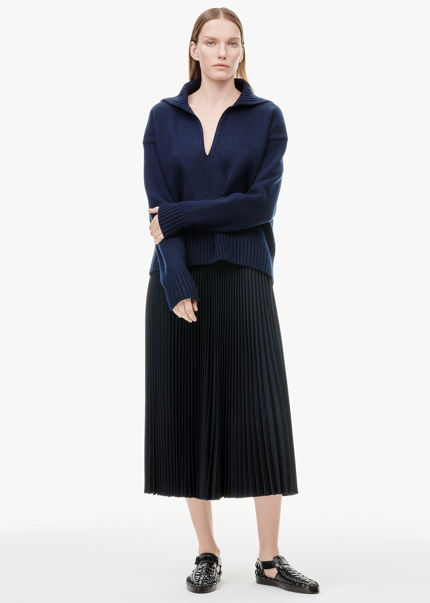 V-Neck Cashmere Sweater Navy - TIINA the STORE